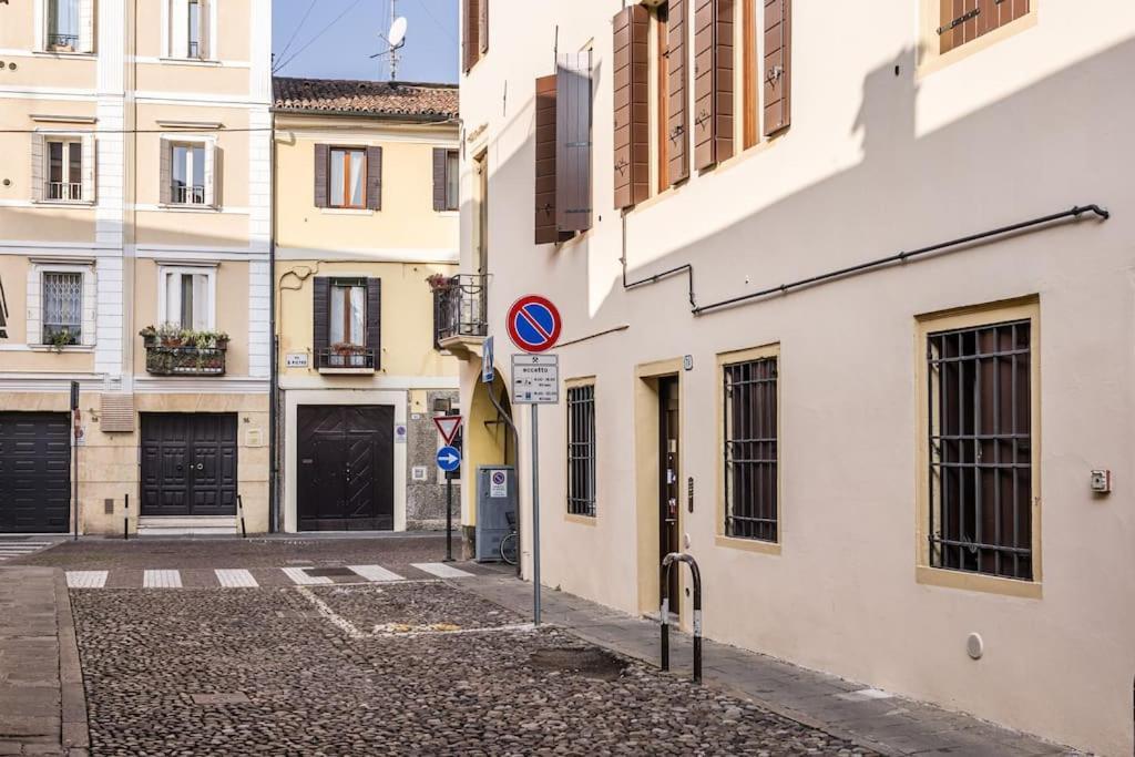 Enjoy Home - Studio Vicino Al Teatro Verdi ปาโดวา ภายนอก รูปภาพ